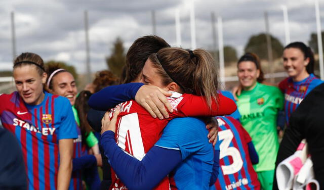 Virginia Torrecilla y Alexia Putellas se abrazaron luego de la final. Foto: Twitter RFEF Fútbol Femenino