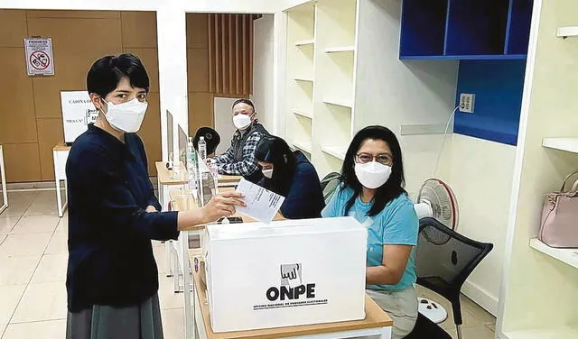 En el extranjero. Por la diferencia horaria, ayer los peruanos comenzaron a ejercer su derecho al voto en Seúl, Corea. Foto: difusión