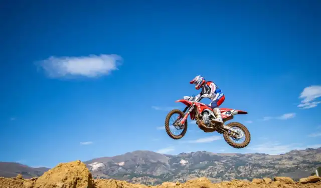 Renzo Cecchi en competencia en Cajamarca. Foto: Honda Racing.