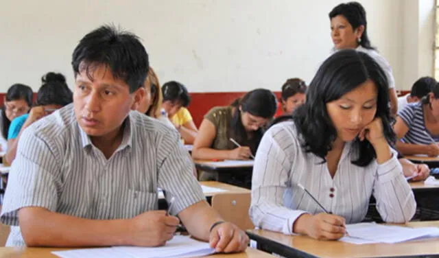 Siete mil docentes rindieron examen para el cargo de director de UGEL. Foto: Andina