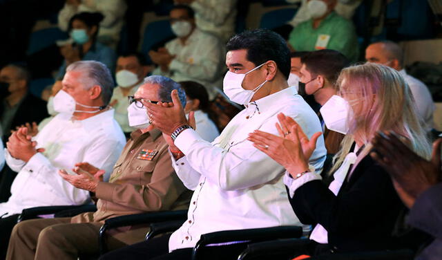 Nicolás Maduro apareció el jueves sorpresivamente en Cuba con motivo de los cinco años del fallecimiento de Fidel Castro. Foto: Prensa Miraflores