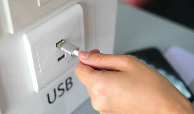 ¿Por qué debes tener mucho cuidado al recargar tu teléfono en puertos USB públicos?