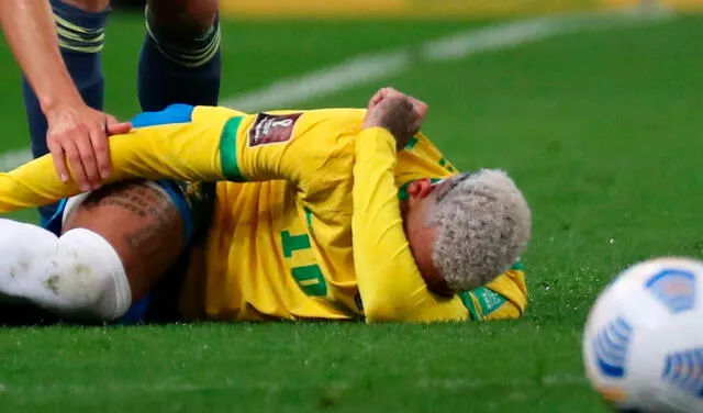 Neymar no podrá enfrentarse a su compañero Messi por una molestia. Foto: EFE