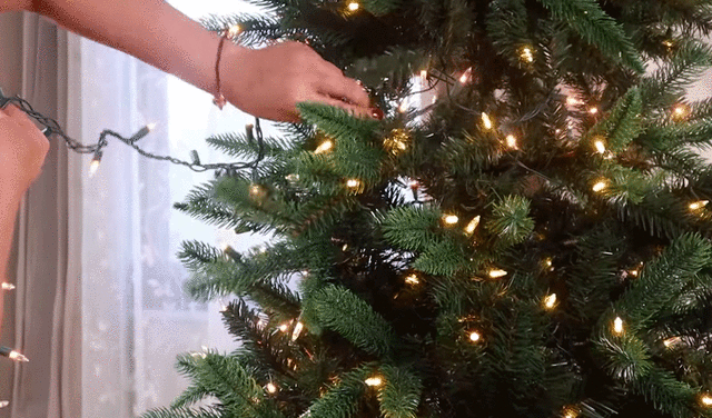 Decoración del árbol de Navidad paso a paso. Foto: captura Monsor / YouTube
