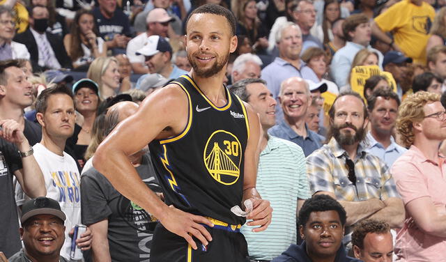 Stephen Curry hizo14 puntos, 3 rebotes y 4 asistencia contra los Grizzlies. Foto: AFP