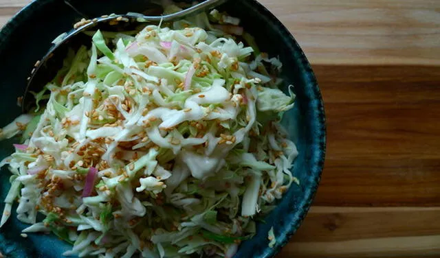 La col es protagonista de una de las opciones japonesas más saludables. Foto: Cookooree