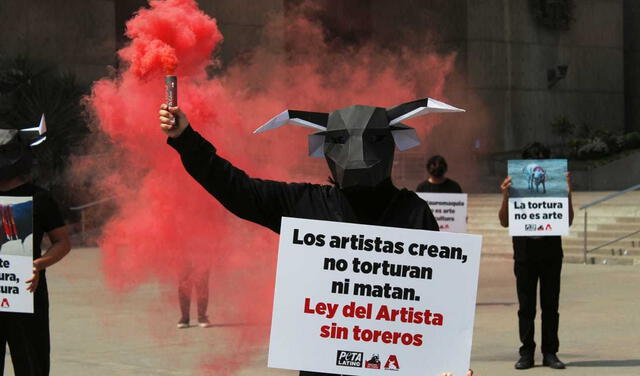"Los artistas crean, no torturan, ni matan. Ley del Artista sin toreros". Foto: Acho sin Toros