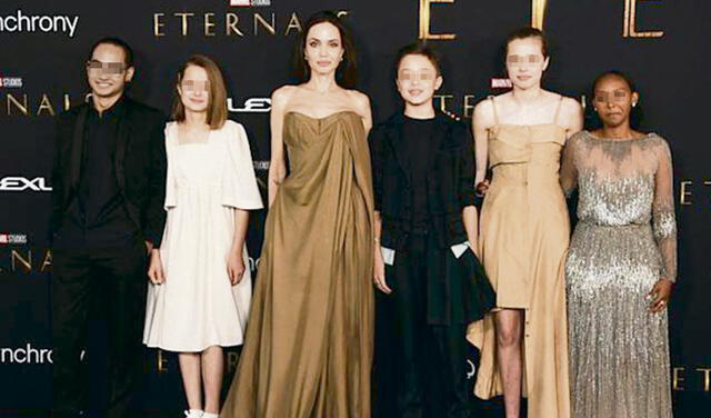 Con sus vástagos. Angelina Jolie sigue en contacto con sus hijos.