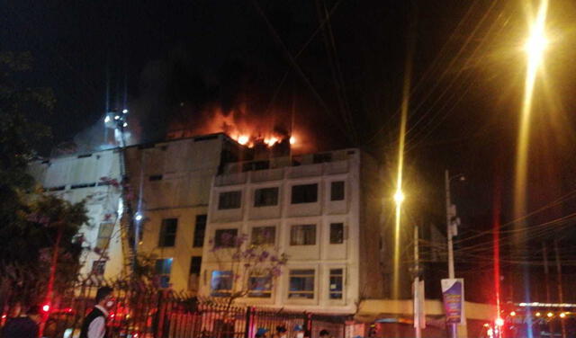 El incendio ocurrió en el cruce del jirón Puno con Andahuaylas. Foto: URPI-LR