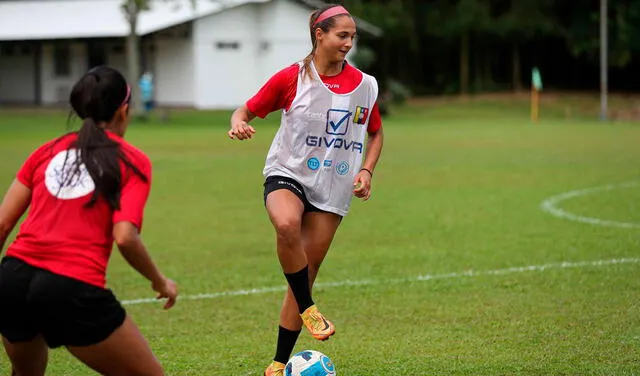 Deyna Castellanos sufrió una tenosinovitis de los músculos peroneos derechos, pero ya retornó a los entrenamientos con Venezuela. Foto: Twitter/Raúl Zambrano Cabello