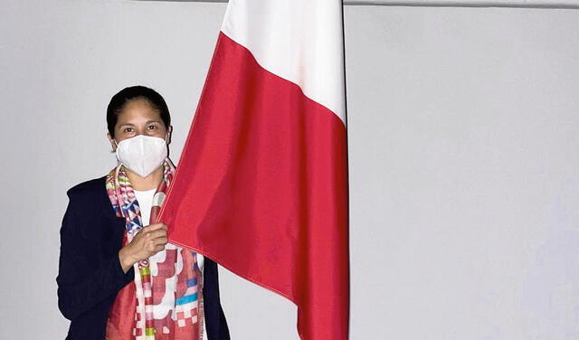 Alexandra Grande fue la abanderada que representó a Perú en el cierre de los Juegos Olímpicos. Foto: difusión