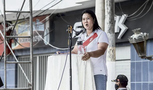 Para la tribuna. Fujimori no se quedó atrás en ofertas llamativas, pero con dificultades. Foto: Aldair Mejía/La República