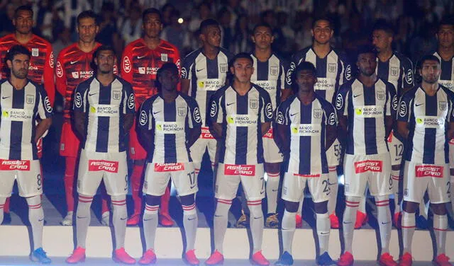 Alianza Lima presentó a su renovado plantel ante Millonarios en la 'Noche Blanquiazul'. Foto: GLR