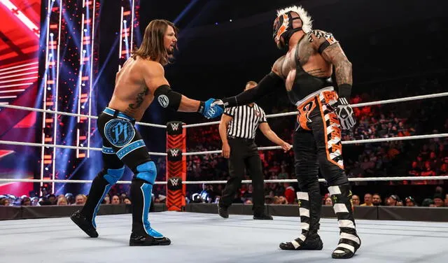 AJ Styles y Rey Mysterio se han enfrentado algunas veces en la WWE. Foto: WWE