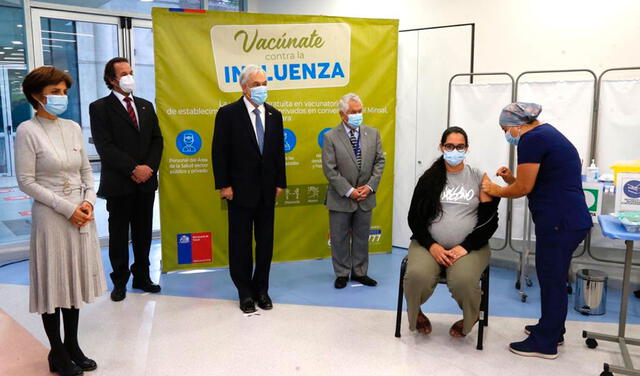 El presidente Sebastián Píñera estuvo presente en el acto de inicio de la vacunación. Foto: Paula Daza / Twitter