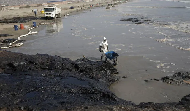 Colegio de Ingenieros del Perú exhorta a Repsol a publicar sustento técnico de cantidad derramada de petróleo