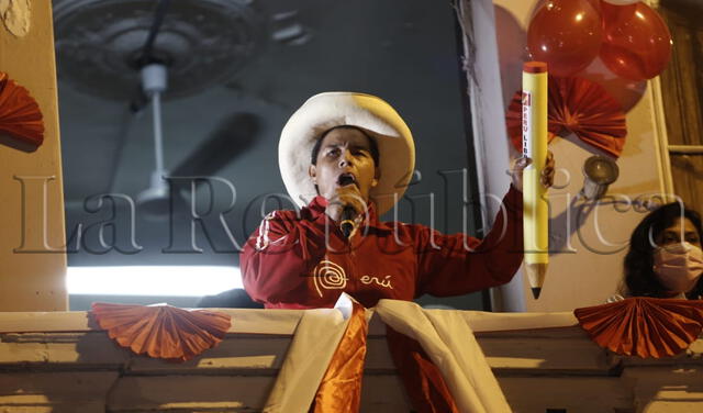 Pedro Castillo en mitin de cierre de campaña en Plaza 2 de Mayo. Foto: Antonio Melgarejo/La República