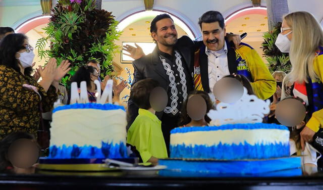 Pablo Montero canta en el cumpleaños de Nicolás Maduro en el Palacio de Miraflores. Foto: Twitter/@NicolasMaduro