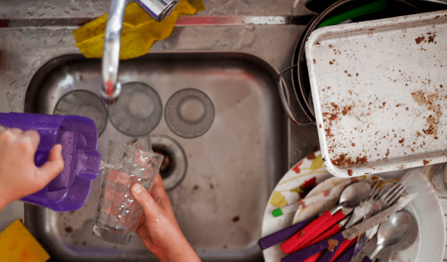 El trabajo de lavaplatos en Estados Unidos no requiere contar con experiencia laboral previa. Foto: AFP