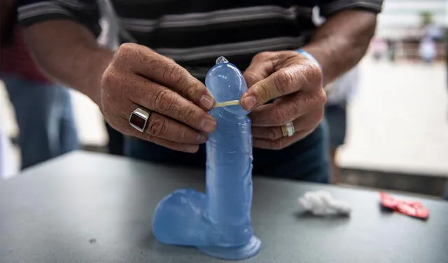 El primer condón autorizado para sexo anal obtuvo una altísima eficacia en un ensayo clínico. Foto: referencial / AFP
