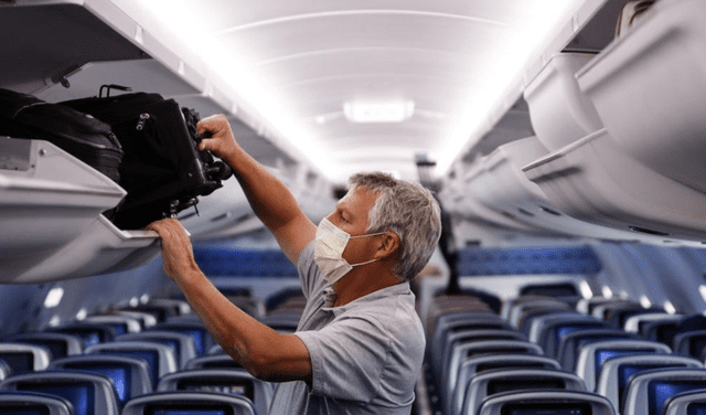 Algunos pasajeros fallecen en un accidente de avión por tomar posesión de su equipaje durante la emergencia aérea