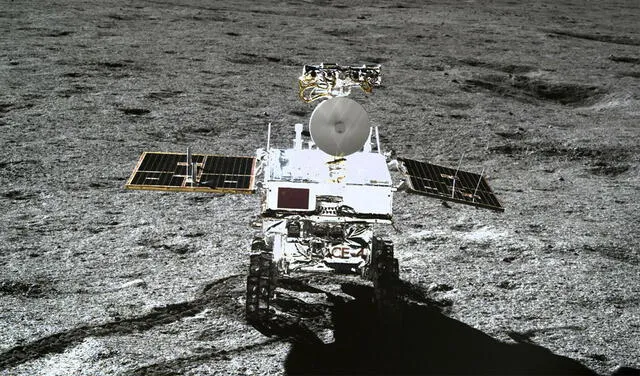 Rover Yutu-2 de China en la superficie lunar. Foto: CNSA