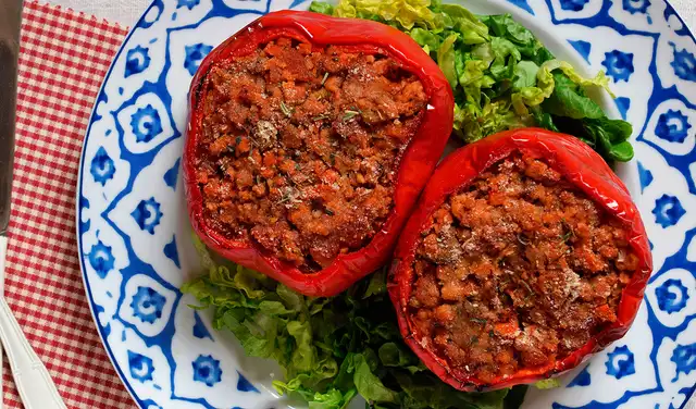 Pimientos al horno rellenos de soya. Foto: Vitónica
