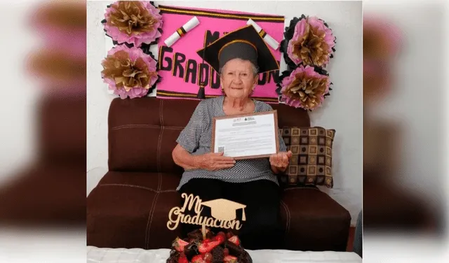 ‘Nunca es tarde para aprender’: mujer de 89 años se gradúa de la escuela secundaria