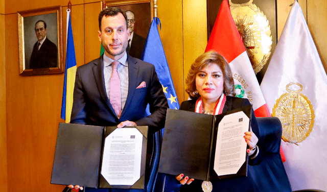 Firma del acuerdo entre el Ministerio Público peruano y la Unión Europea. Foto: Fiscalía.