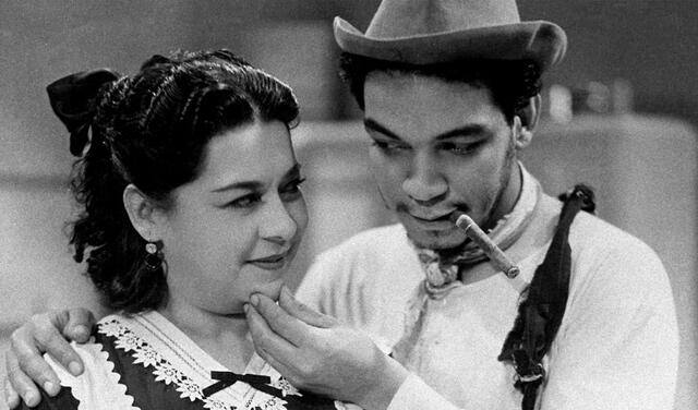 Cantinflas (derecha) en 'Ahí está el detalle', uno de sus grandes éxitos. Foto: Casa de México
