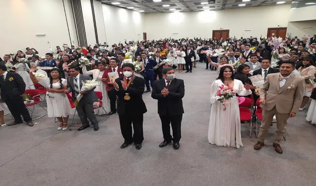 78 parejas se casaron en matrimonio civil comunitario. Foto: La República Luis Álvarez