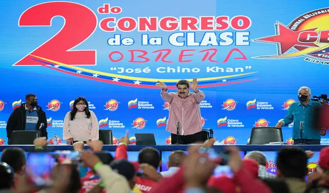 Maduro anunció el aumento del sueldo mínimo en Venezuela durante un acto oficial. Foto: Prensa Miraflores / EFE
