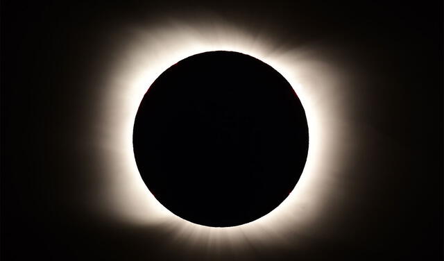 Eclipse total de Sol captado en Piedra de Águila, Argentina. Foto: AFP