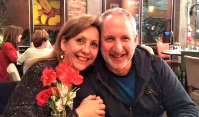 Fueron novios de adolescentes y se reencontraron después de 33 años para planear su boda Fueron novios de adolescentes y se reencontraron después de 33 años para planear su boda