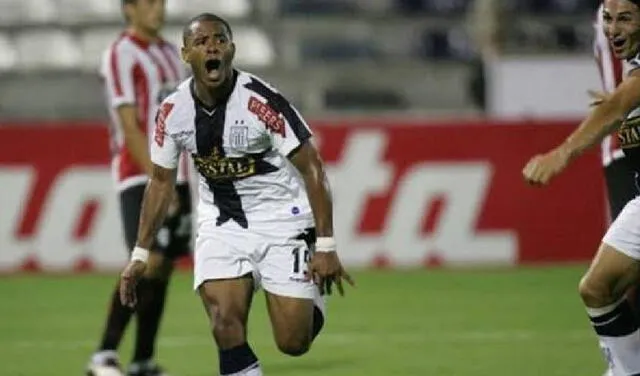 Wilmer Aguirre marcó un 'Hat-Trick' ante Estudiantes en la Libertadores del 2010.