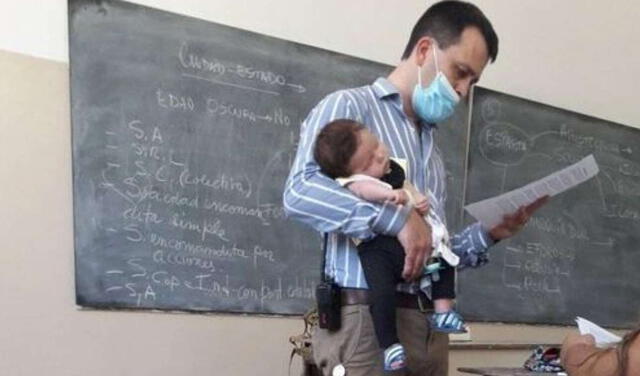 Profesor cuida a la bebé de su alumna para que ella termine el año escolar y la mujer se lo agradece
