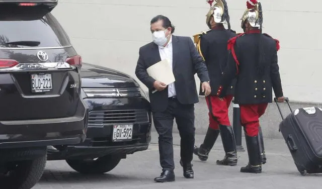 Bruno Pacheco ingresó a Palacio luego que se oficializara su salida del cargo. Foto: Carlos Felix, La Republica.