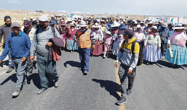 Paralización. Las comunidades aimaras de Ilave, en Puno, volvieron a bloquear las vías, en rechazo al Congreso y piden la renuncia de la presidenta Dina Boluarte.