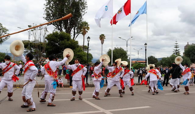 Se realizó desfile cívico por aniversario de independencia. Foto: Municipio de Cajamarca