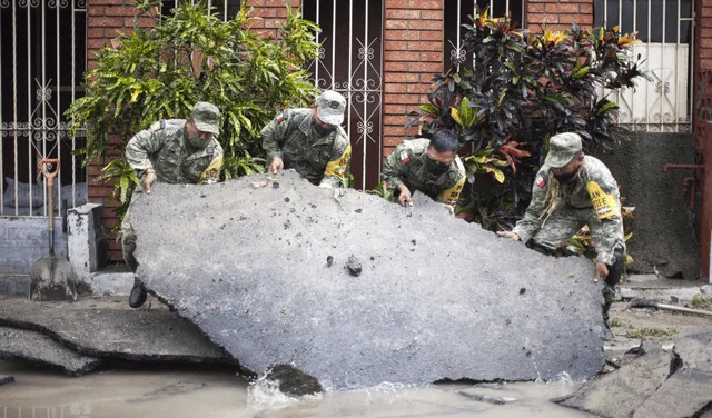 Los soldados mexicanos deben aplicar el Plan de de Auxilio a la Población Civil en casos de desastres. Foto: AFP Los soldados mexicanos deben aplicar el Plan de de Auxilio a la Población Civil en casos de desastres. Foto: AFP