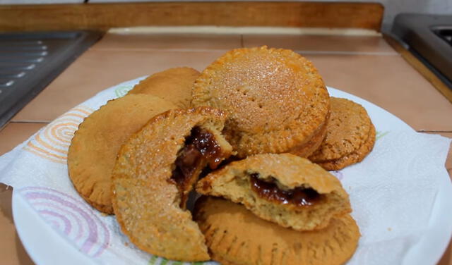 Las coyotas pueden estar rellenas de piloncillo, membrillo, manzana, guayaba o muchos otros ingredientes. Foto: captura de Chapis y Hack / YouTube