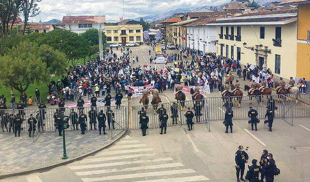 Rechazo. Cajamarquinos protestaron contra el Congreso. Foto: difusión