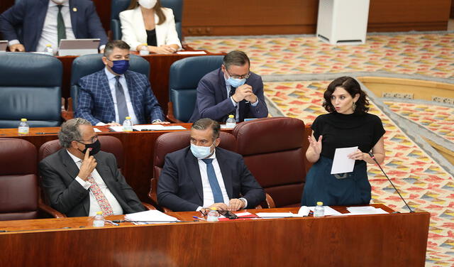 Ayuso durante la sesión plenaria del jueves en Madrid. Foto: Europa Press