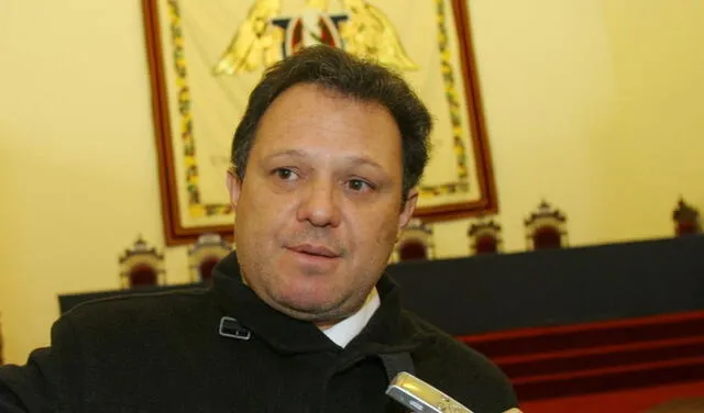 Carlos Mesía
