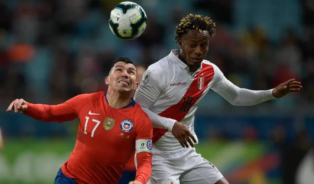 En la primera rueda de las Eliminatorias Qatar 2022, Chile ganó 2-0 a Perú. Foto: AFP