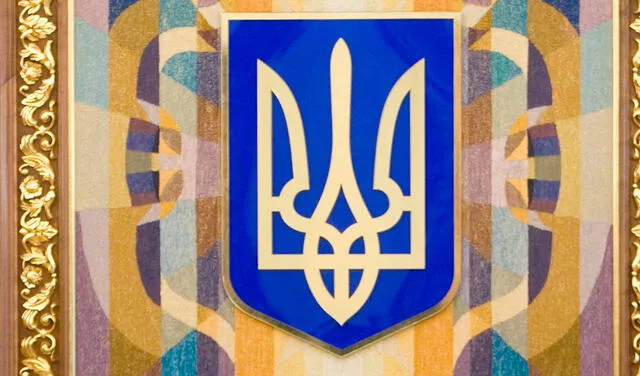 El tridente o 'Tryzog' es el elemento que más resalta en el escudo de Ucrania. Foto: AFP