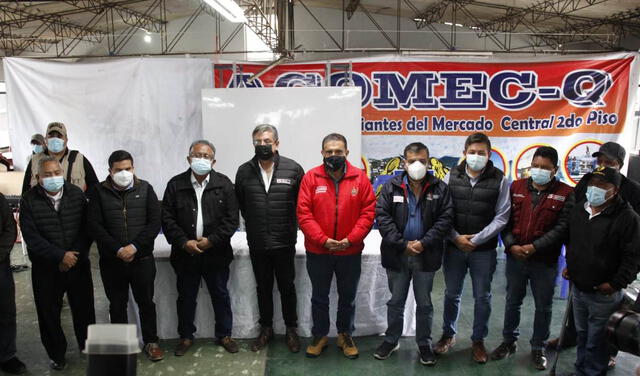AUtoridades regionales y el ministro de energia y minas se reunieron en Quiruvilca. Foto: Arturo Gutarra