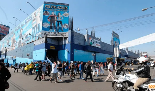 El centro comercial Polvos Azules se encuentra en la avenida Paseo de la República, en el distrito de La Victoria. Foto: Perú Retail