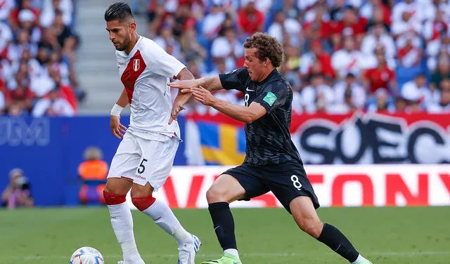 Carlos Zambrano defensa de la selección peruana