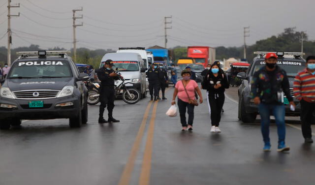 Pobladores volvieron a boquear hoy la Panamericana Norte. Foto: Clinton Medina